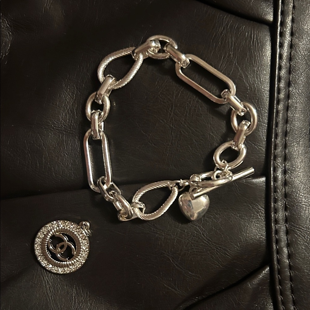 💥SET: 1. Chanel Charm Authentic & 2. Silver Chain Bracelet⭐️